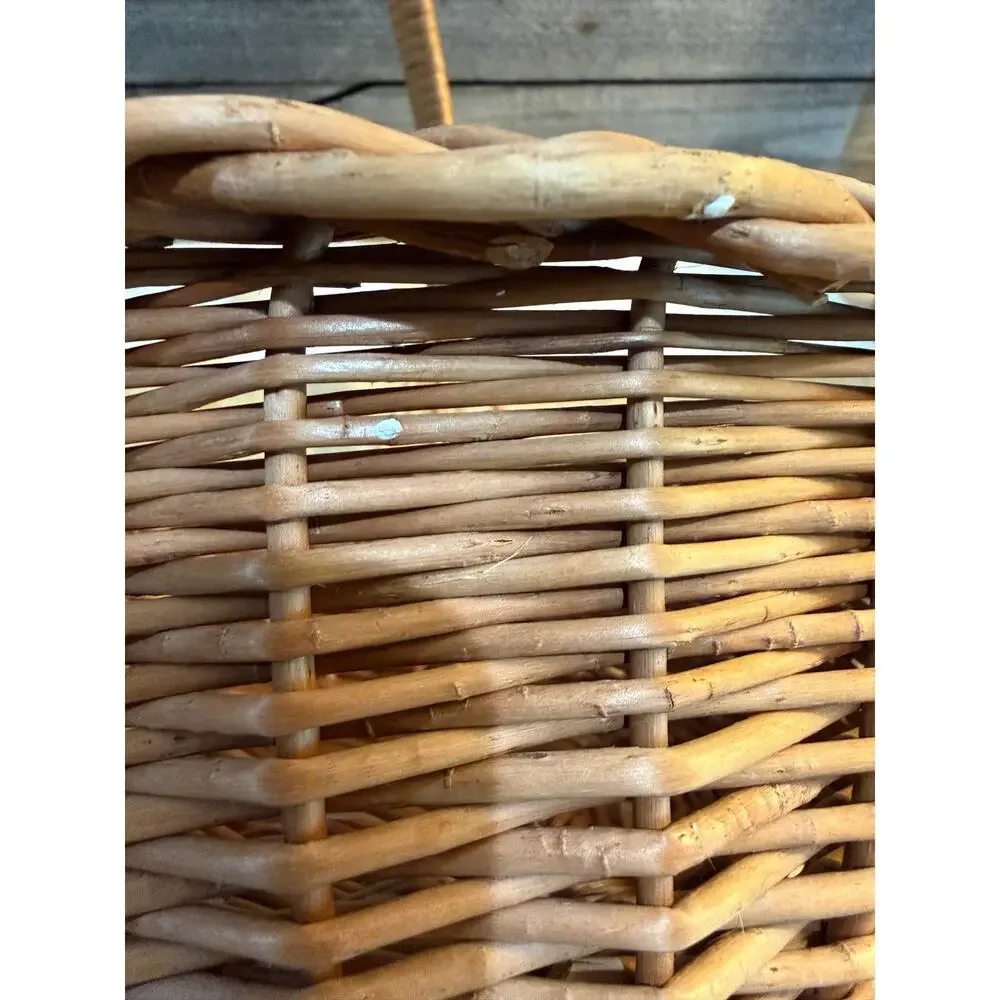 French Vintage-Style Woven Wicker Medium Sized Gathering Basket with Handle